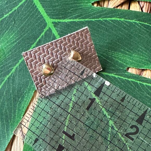 BOGO FRE GOLDEN STUD EARRINGS VTG - Picture 5 of 5